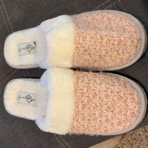 Sole Mates Rose Gold Slippers XL 9.5/10.5 Knit Soft Fuzzy Indoor Shoes Heelless